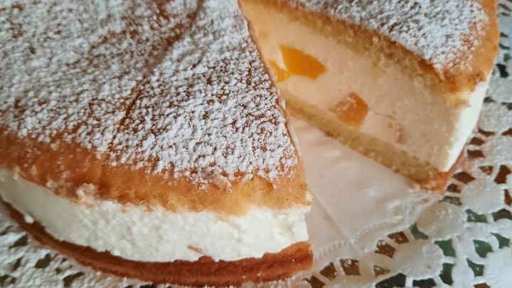 Käse-Sahne-Torte mit Pfirsichen - Rezept | Frag Mutti