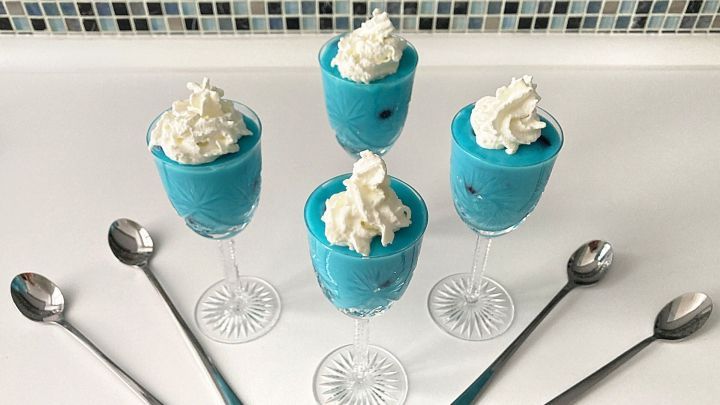 Blauäugiger Schlumpf-Pudding - Rezept | Frag Mutti