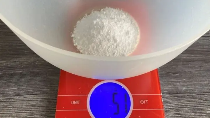 Wiege die Tenside in Pulverform ab. Mit 50 Gramm bekommst du 3 kleine, 2 mittelgroße oder 1 richtig großen Block. Alle punkten in Sachen Ergiebigkeit.