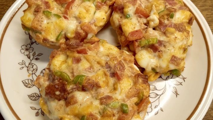 Einfache Pizzabrötchen mit Schmand - Rezept | Frag Mutti