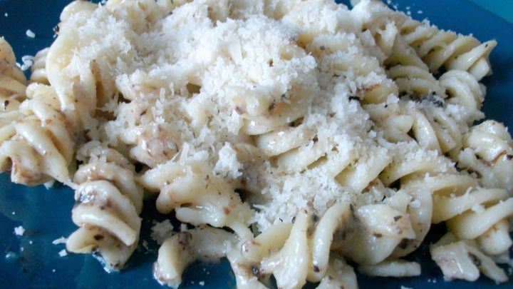 Nudeln mit Trüffelpesto-Sahnesoße - Rezept | Frag Mutti