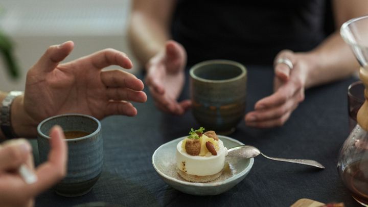 Wie w&auml;re es, wenn wir die Zeit, die wir mit dem Scrollen durch die sozialen Medien verbringen, stattdessen in das Wiedersehen mit alten Freunden investieren w&uuml;rden?