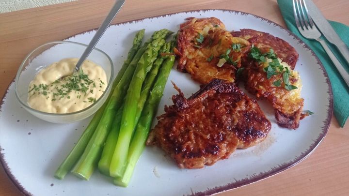 Kalbskotelett mit Kartoffelplätzchen - Rezept | Frag Mutti