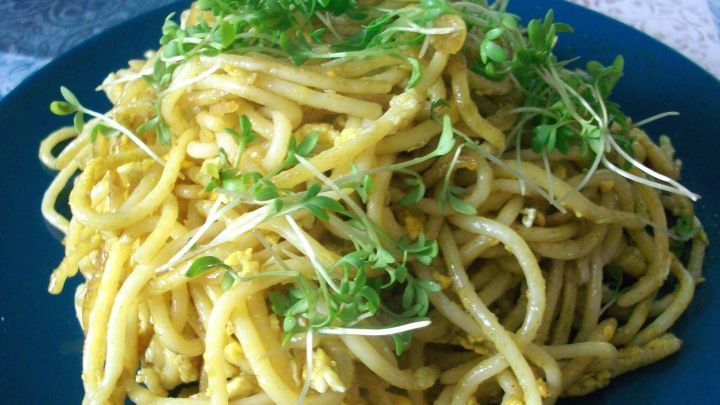 Gebratene Nudeln mit Ei und Kürbiskernöl - Rezept | Frag Mutti