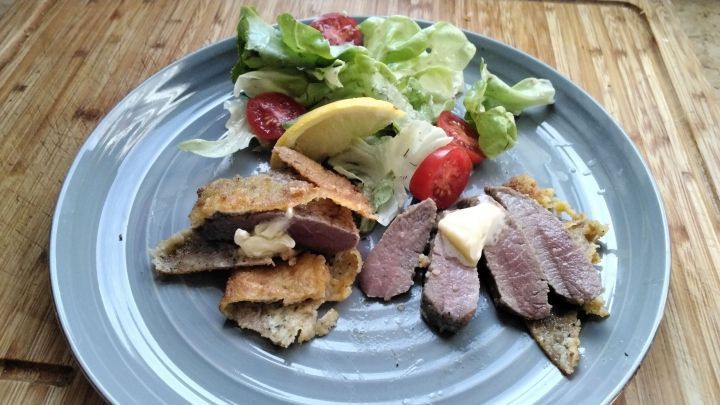 Paniertes Lammfilet mit Salat-Beilage - Rezept | Frag Mutti