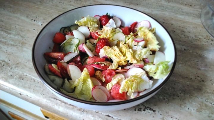 Salat mit Gemüse und Obst - Rezept | Frag Mutti Salat mit Gemüse und Obst - Rezept | Frag Mutti