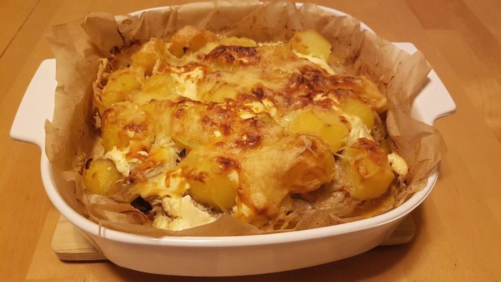 Genie&szlig;e einen leckeren Hackfleischkuchen mit goldbraunen Kartoffeln und K&auml;se &uuml;berbacken. Dieser herzhafte Auflauf ist perfekt f&uuml;r dein n&auml;chstes Abendessen.