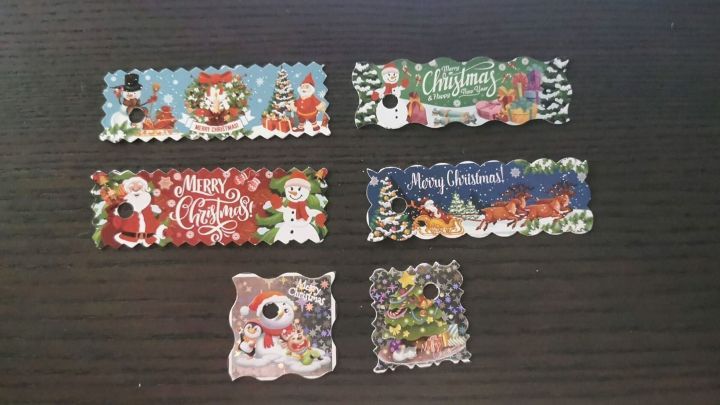 Kreiere deine eigenen festlichen Geschenkanh&auml;nger f&uuml;r Weihnachten! Mit einfachen Bastelideen verwandelst du deine Pr&auml;sente in pers&ouml;nliche Meisterwerke. Die dekorativen Anh&auml;nger bringen Weihnachtsstimmung in jedes Geschenk.