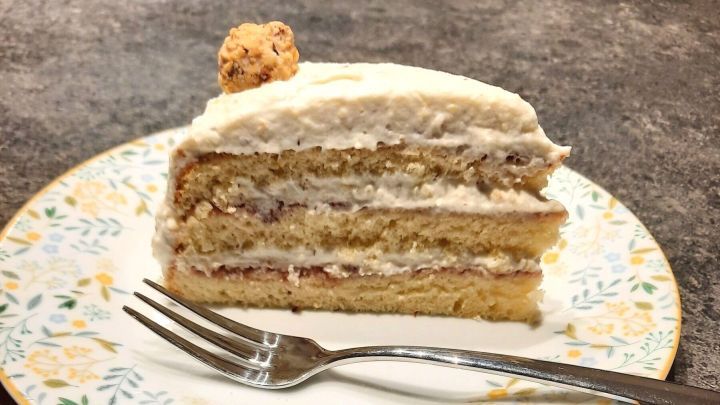 Nuss-Sahne-Torte mit Himbeermus und Giottos - Rezept | Frag Mutti