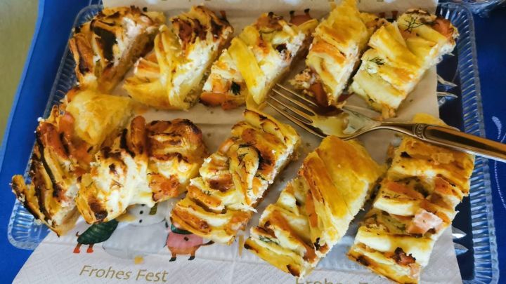 Blätterteig mit Frischkäse und Lachs - Rezept | Frag Mutti Blätterteig mit Frischkäse und Lachs - Rezept | Frag Mutti
