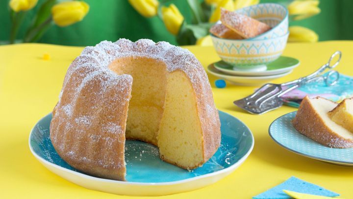 Dieser Gugelhupf mit Sahne &uuml;berzeugt mit einer luftig-leichten Textur und zartem Geschmack.