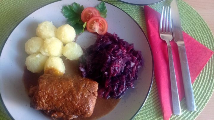 Rinderrouladen nach Hausfrauenart - Rezept | Frag Mutti