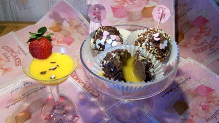 Kuchen-Lollis mit Eierlik&ouml;r: Ein Genuss f&uuml;r Gaumen und Augen. Begeistere deine G&auml;ste mit diesem originellen Dessert.