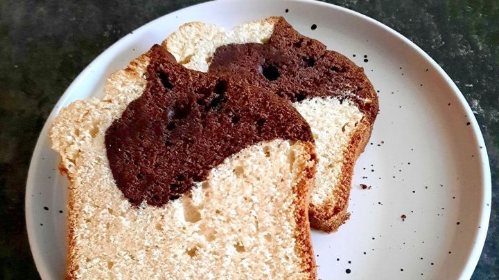 Mein einfacher Marmorkuchen erhielt dieses Mal eine elegante Ansicht, denn der Teig wurde nicht verquirlt.