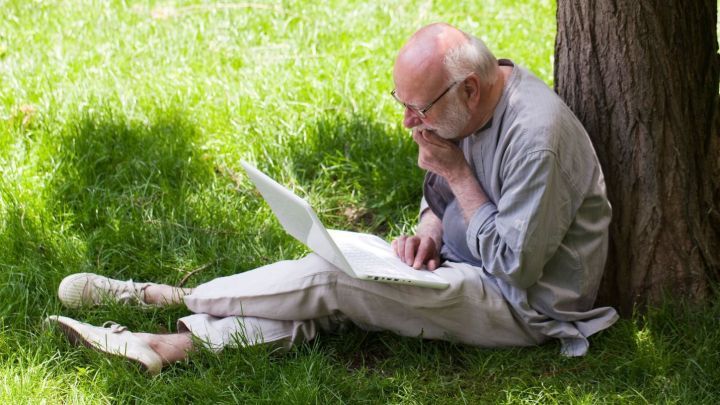 Steuertipps f&uuml;r Rentner:innen: Verstehst du den Umgang mit Steuern auch als Rentner:in, kannst du eine Menge sparen.