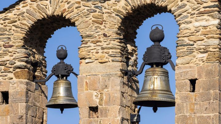 In vielen L&auml;ndern gibt es unterschiedliche Ostertraditionen. W&auml;hrend der Osterhase in Deutschland bekannt ist, bringen fliegende Glocken in Frankreich die Ostereier. 