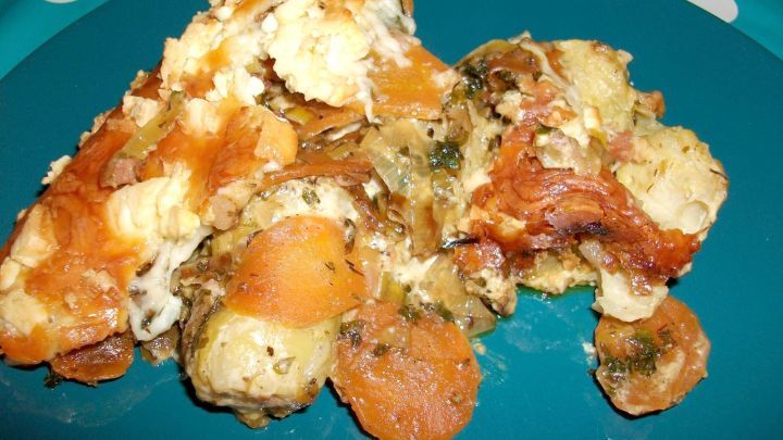 Probiere diesen herzhaften Rosenkohl-Feta-Auflauf, perfekt f&uuml;r kalte Tage. Dieses Gericht kombiniert w&uuml;rzigen Feta mit zartem Rosenkohl, abgerundet durch eine knusprige Kruste.