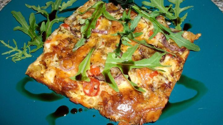 Probiere eine Dinkelpizza mit Tr&uuml;ffelsalami, gekr&ouml;nt mit frischem Rucola und K&uuml;rbiskern&ouml;l. Ein genussvolles Highlight auf deinem Teller.