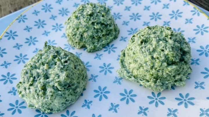 Selbstgemachter Petersilienschaum: Einfache und k&ouml;stliche Kr&auml;uter-Kreation, ideal als Beilage oder zum Verfeinern von Gerichten.