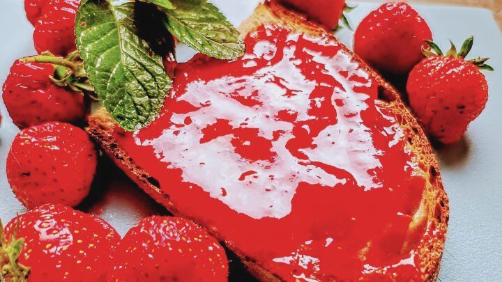 Erdbeermarmelade – einfaches Rezept mit Himbeersirup