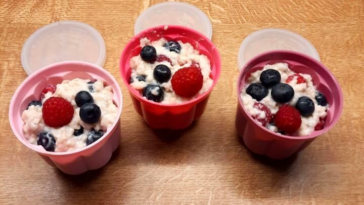 Haferflockenbrei mit Beeren für Kleinkinder - Rezept | Frag Mutti