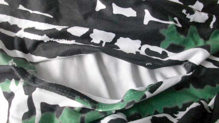 So schaut der Stoff dann aus, wenn ich ihn mit dem Klebeband bearbeitet habe. Ruck Zuck sind alle Fadenreste entfernt.