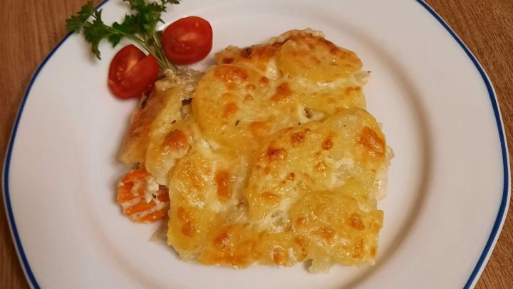 Einfach nur lecker ist so ein vegetarisches Gratin mit Kartoffeln & Gem&uuml;se, perfekt f&uuml;r den Herbst. Man wird auch ohne Fleischeinlage satt.