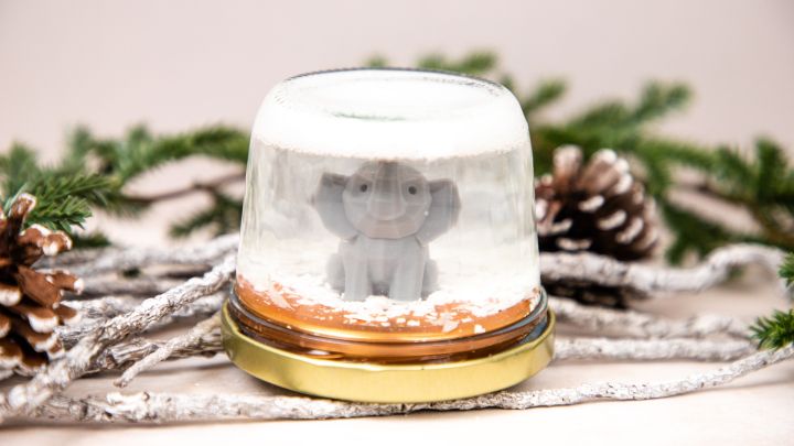 Schneekugeln zu basteln macht nicht nur Spa&szlig;, sie sind auch ein tolles Geschenk.