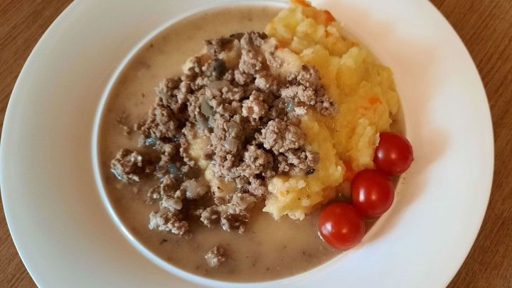 Haschee mit Kartoffelbrei ist ein Gericht, das auch meine Gro&szlig;mutter gerne zubereitete f&uuml;r ihre hungrigen M&auml;uler.