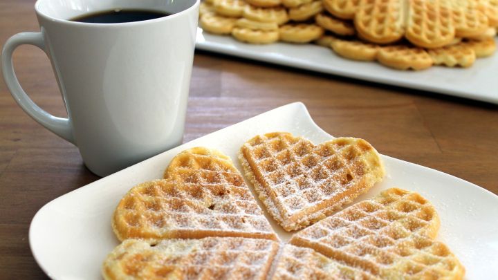 Waffeln kannst du ganz einfach selber machen. Dieses Rezept ist wandelbar und kann deinem eigenen Geschmack angepasst werden.