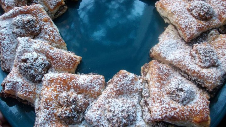 Und wie das duftet &hellip; k&ouml;nnt ihr es riechen? Mein Bl&auml;tterteigkranz mit Nutella und Waln&uuml;ssen war so was von k&ouml;stlich!