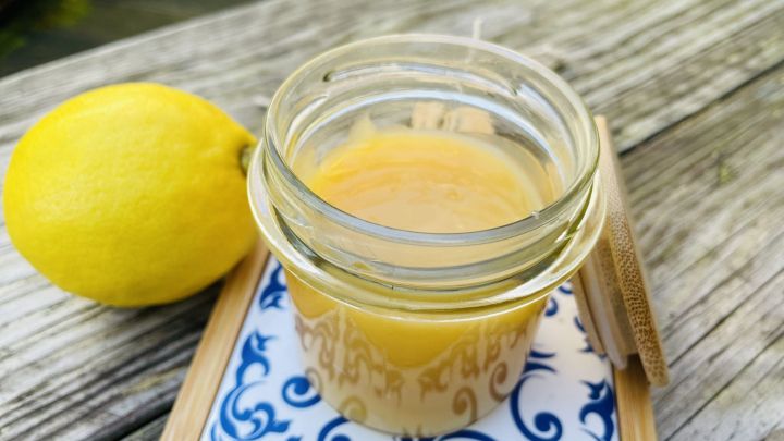 Lemon Curd selbstgemacht &ndash; so gelingt dir das Grundrezept der zitronigen Creme &ndash; ideal als Brotaufstrich oder f&uuml;rs Dessert.