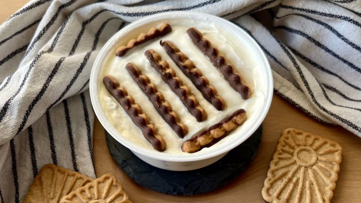 Der japanische Cheesecake aus Joghurt und Lotus-Keksen geht gerade &uuml;berall viral &ndash; du kannst ihn ganz leicht nachmachen und dich selbst &uuml;berzeugen!