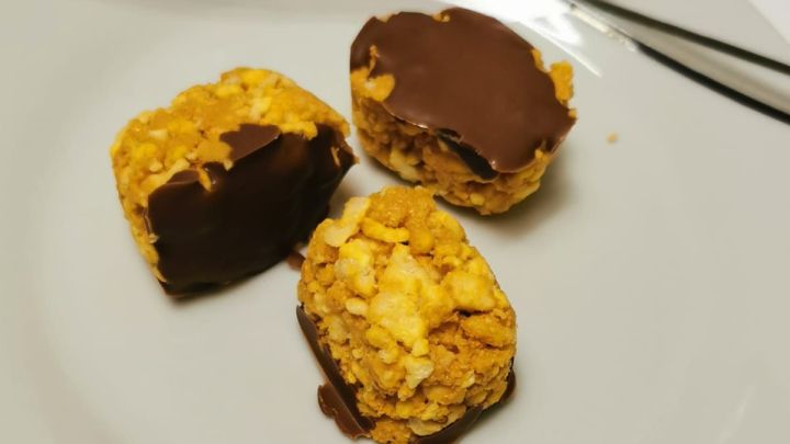 Diese leckeren Snickers Bites sind total einfach gemacht und ben&ouml;tigen nur 3 Zutaten.