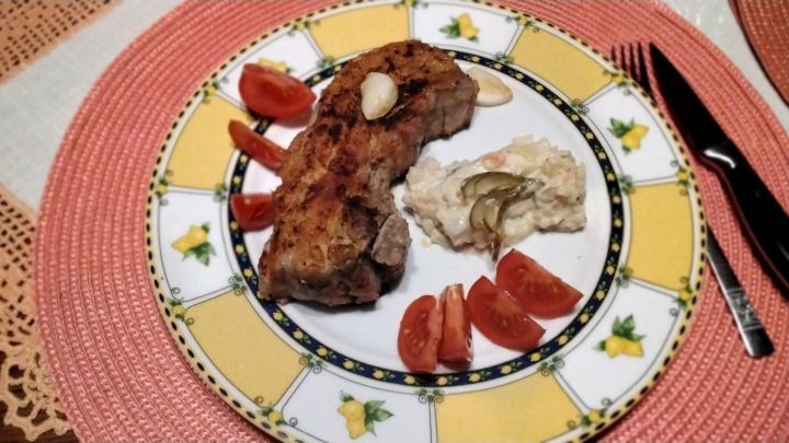 Dieser krosse Schweinebauch gelingt immer, egal wie dick die Scheiben sind. Denn der Trick dabei ist der Schnellkochtopf.