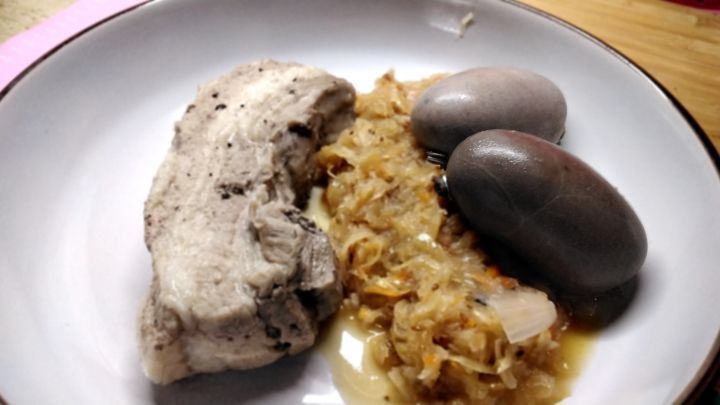 Sauerkraut auf altfr&auml;nkische Art mit Fleischeinlage. Bei manchen gibt es noch Kn&ouml;del dazu &ndash; dieses Mal nicht.