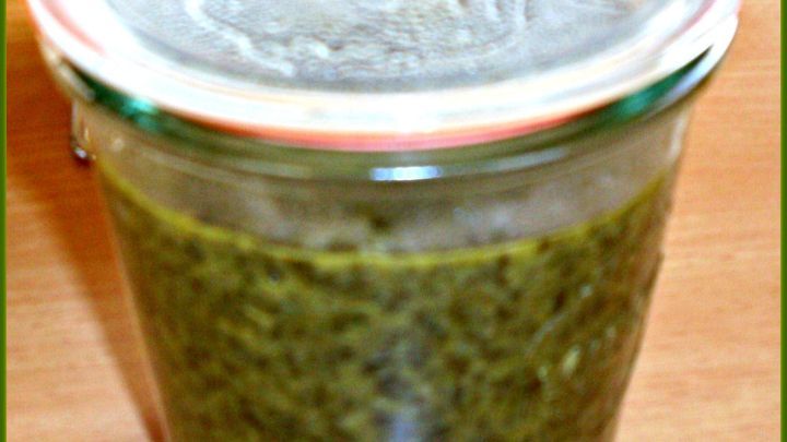 Gr&uuml;nkohl einkochen in Einmachgl&auml;ser.