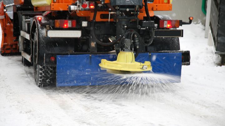 Streusalz im Winter &ndash; wie funktioniert es, wann funktioniert es nicht und ist es umweltsch&auml;dlich? All das erf&auml;hrst du im Tipp.