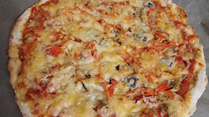 Herz was willst du mehr? Wer hat nicht Lust auf eine verlockende Pizza mit Sardellen und Paprika?