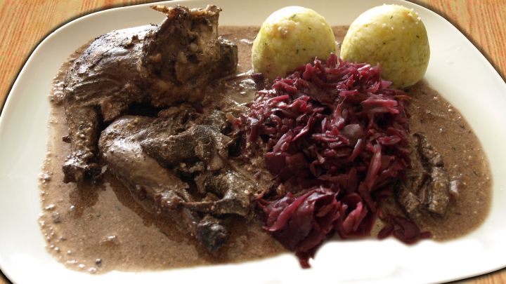 Nutria mit Pilzsauce