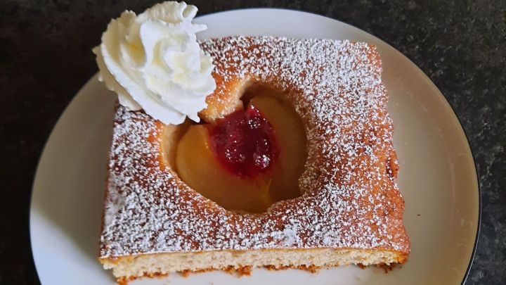 Die Birnen in diesem Kuchen ergaben eine sch&ouml;ne Herzform. Am Valentinstag war mein Kuchen der Renner.