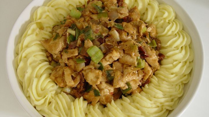 Ragout vom Riesenbovist im Kartoffelrand