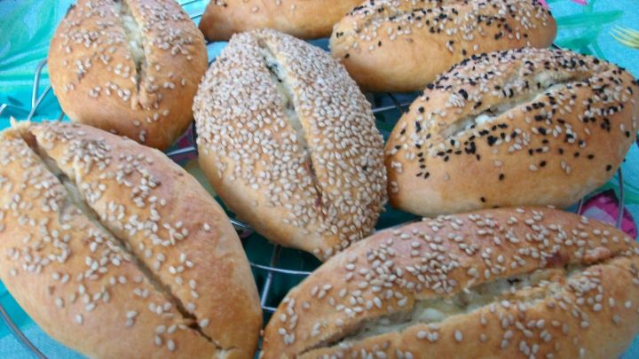 Diese t&uuml;rkische Pogaca mit K&auml;sef&uuml;llung ist schnell gemacht und schmeckt total lecker.