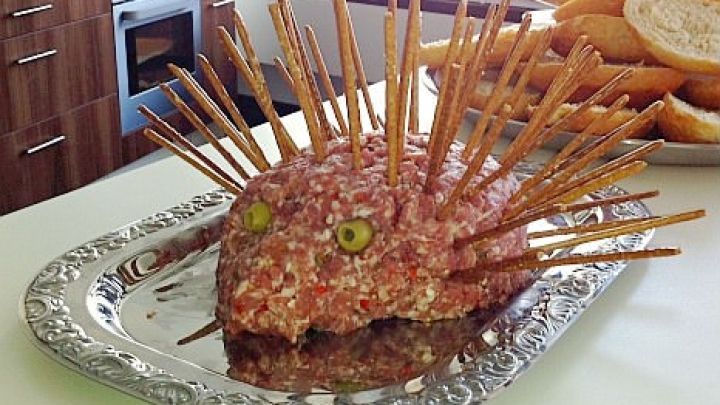 Mettigel mit Salzstangen