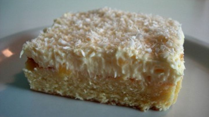 Hawaii-Schnitten mit Ananas und Kokosflocken