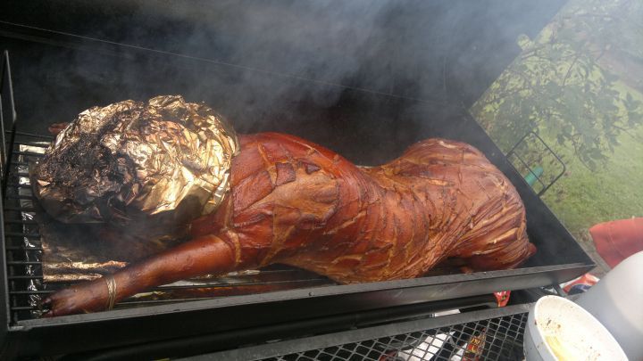 Spanferkel im Smoker zubereitet