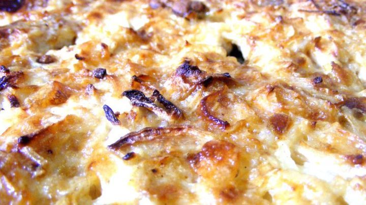 Zwiebelfleisch mit Schlagsahne