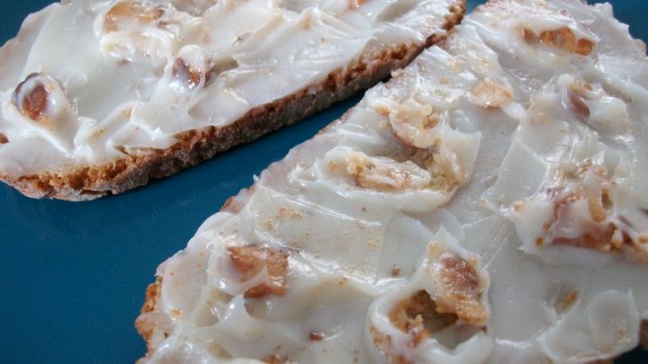 Einfach nur k&ouml;stlich so ein Griebenschmalzbrot, mit etwas Salz und Pfeffer bestreuen und genie&szlig;en.