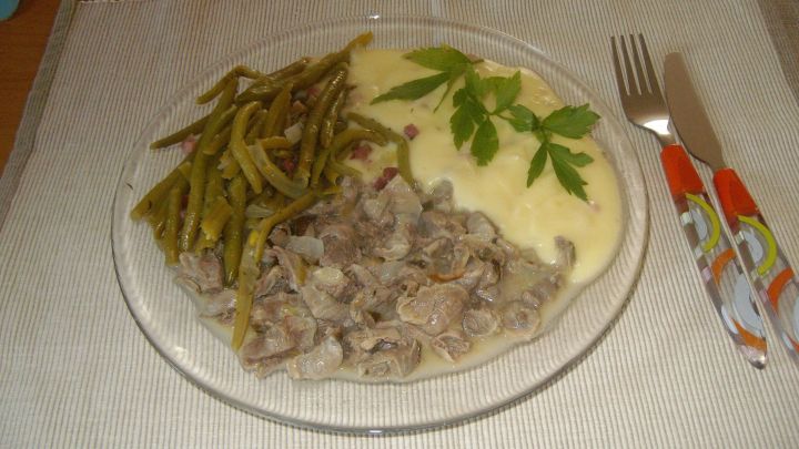 H&auml;hnchenm&auml;gen "deftig"