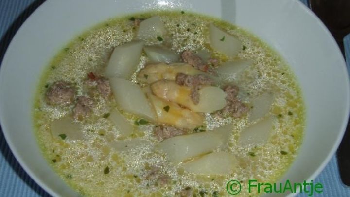 Spargelsuppe mit Hackfleisch